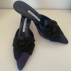 Manolo Blahnik Satin Pointed-toe Mules